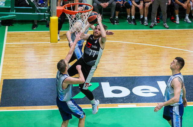 FINALAI. Tris dienas Klaipėdos sporto rūmuose kunkuliuos Klaipėdos krepšinio mėgėjų lygos aistros - paaiškės net trijų taurių nugalėtojai. Klaipėdos krepšinio mėgėjų lygos nuotr.